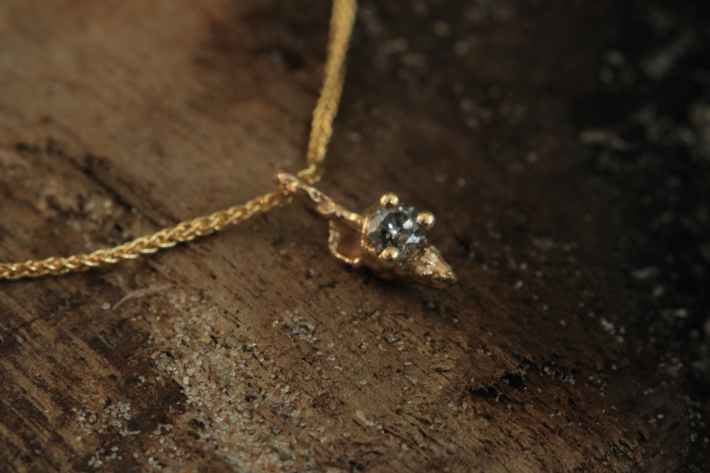 Nixie Diamond Sea Shell 14k Gold Necklace
